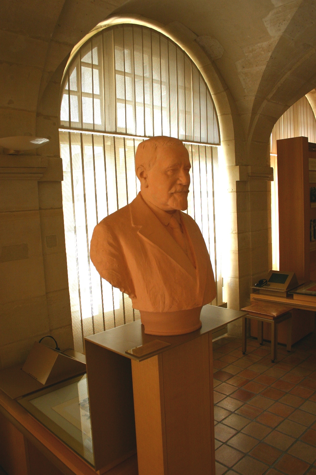 Albert Calmette's bust, Val-de-Grâce, Paris - 01.JPG